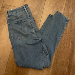 Levi’s Medium Wash Skinny Jeans
